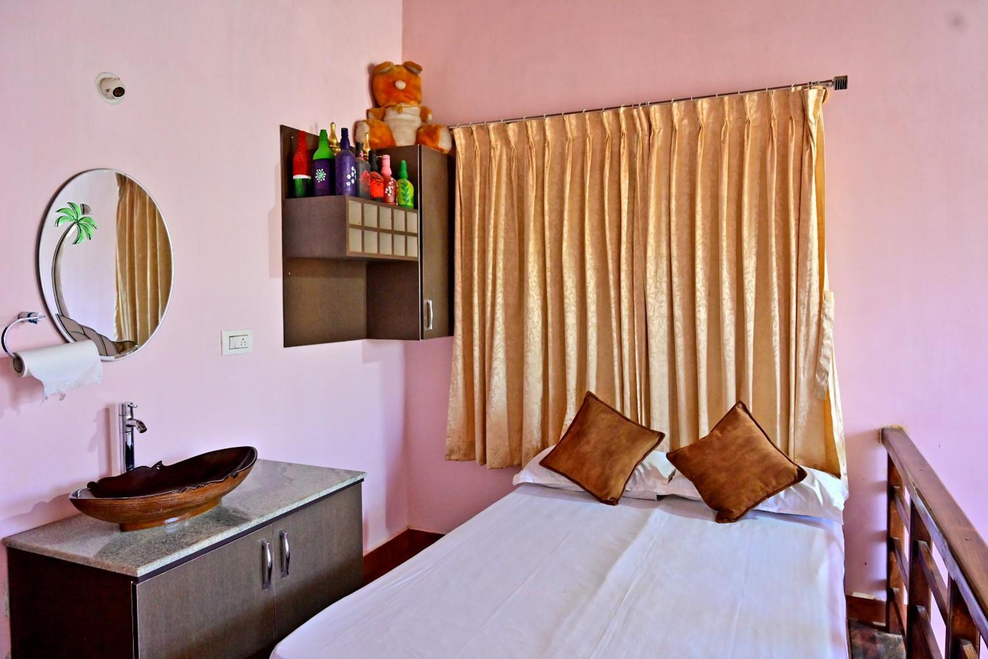 Hulihara Homestay - Full Villa, Coffee Estate & Balcony View Саклешпур Экстерьер фото